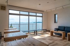 DENIM HOSTEL float 〜 瀬戸内海の絶景を眺める、「いいもの」が詰まったカフェ＆ホステル