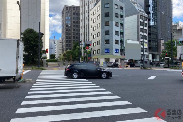 「行っちゃえ」は要注意！ 「やっぱやめた」もダメ!? 大迷惑な“ポツン”は違反？ 渋滞する交差点に突入で起こるトラブルとは