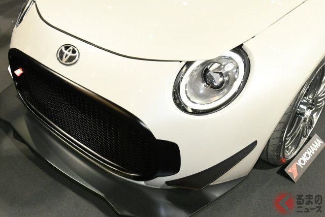 全長約4mに6速MT搭載！ トヨタの「2人乗りFRスポーツカー」がスゴかった！ 丸目ライトの「S-FR“屋根なし仕様”」手作りオープンカーに熱視線！