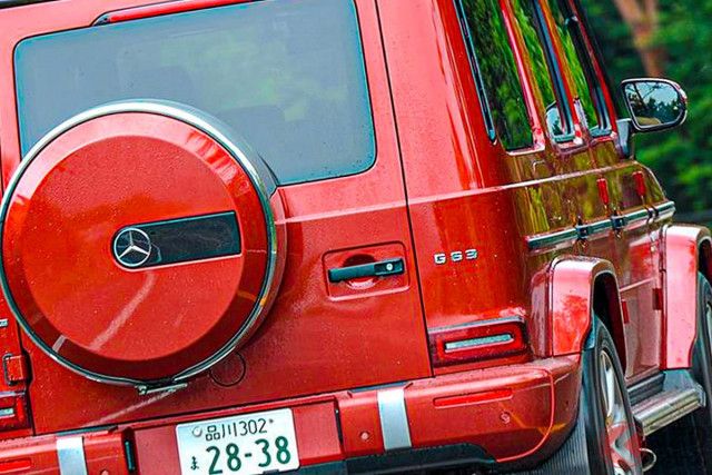 まもなく3児の母「川崎希」が愛車の「高級SUV」を公開！ 2台合わせて“2000万円”超え!? 元AKB48の「外車」生活の「羨ましい」声も