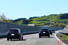 高速道の追い越し車線「居座り」何がダメ!? 実は「勘違い」しがちな高速道路の「原理原則」とは