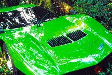 マツダが斬新「和製スーパーカー」実車展示！ ミッドシップに「ロータリーエンジン」搭載！ 特別な3台の「REスポーツカー」とは