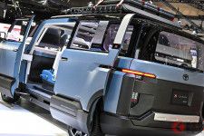 トヨタ「新型SUVミニバン」公開！ 斬新ドア×タフ外装がカッコいい！ 「X-VAN GEAR」特許庁公表で、市販化は？