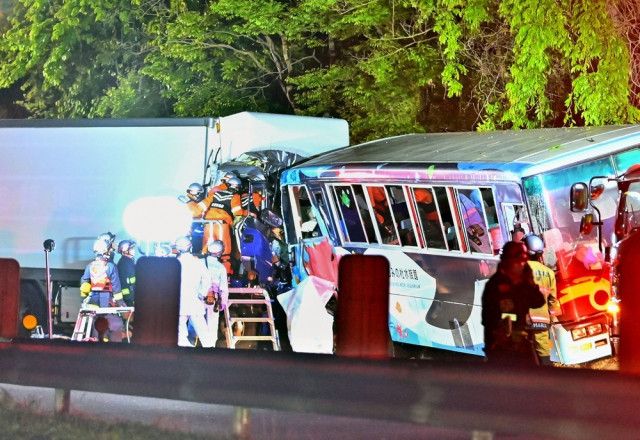 停車バス、発炎筒は不使用か　東北道4人死傷事故