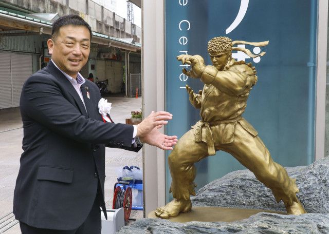 人気ゲームキャラの銅像、奈良に　ストリートファイターのリュウ