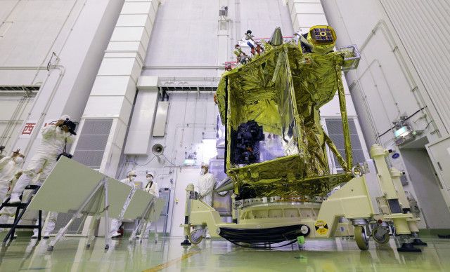 月探査機SLIM公開、JAXA　8月以降の打ち上げ目指す