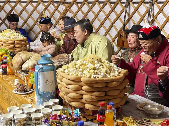 霧島の故郷、モンゴルで祭典　大関昇進祝いで「横綱目指す」