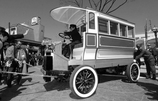 ＜あのころ＞国内最古の路線バスを復元　広島市で100年ぶりに