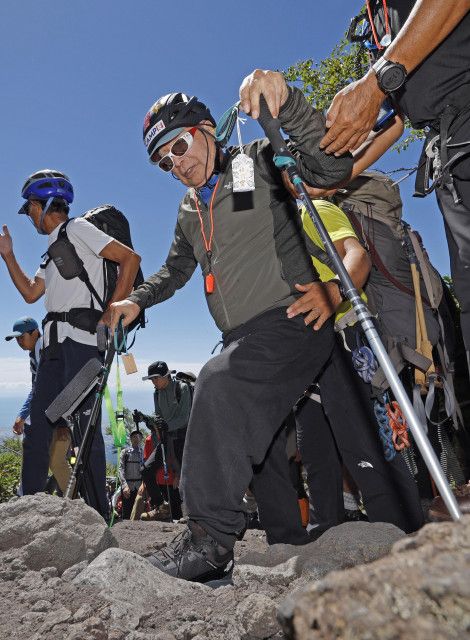 90歳の三浦さん、7合目到着　初日終了、31日富士山頂へ