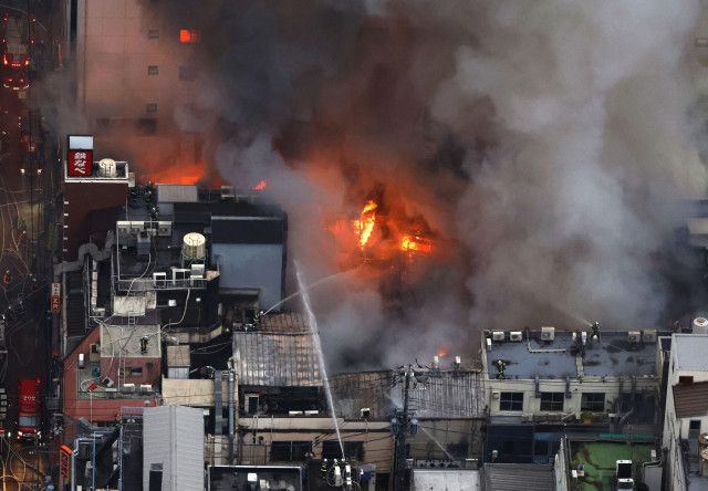 小倉駅近くの飲食店街火災　4時間半後に延焼阻止