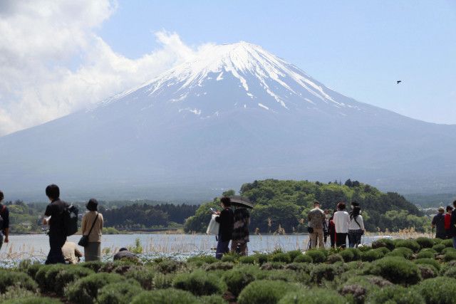 富士登山、通行料2千円徴収へ　山梨県側5合目、混雑回避