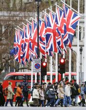 ロンドンの国会議事堂周辺に掲揚された英国旗＝2020年1月