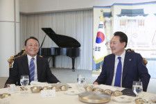 麻生氏、尹大統領と会談　日韓関係改善努力に敬意