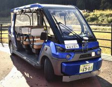 福井県永平寺町で無人走行する自動運転車両＝2022年11月