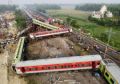 インド列車衝突、死者288人に　安全対策に遅れ、脱線車両は大破