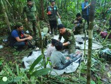9日、コロンビア南部のジャングルで発見された子どもたち（コロンビア軍提供・ロイター＝共同）