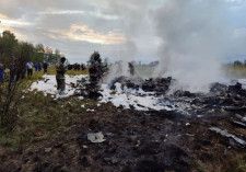 ロシア・トベリ州で小型ジェット機が墜落した現場＝23日（連邦捜査委員会提供・タス＝共同）