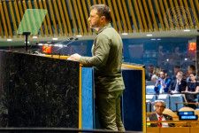 国連総会一般討論で演説するウクライナのゼレンスキー大統領＝19日、ニューヨーク（国連提供・共同）