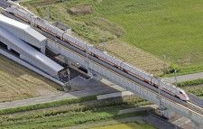 金沢―敦賀間、試験列車初走行　北陸新幹線、来年3月延伸開業