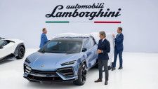 ランボルギーニが発表した電気自動車（EV）のコンセプトモデル＝8月、米カリフォルニア州（同社提供・共同）