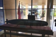 台湾国際造船の造船所に展示された台湾初の自前潜水艦の模型＝2020年11月、台湾南部高雄市（AP＝共同）