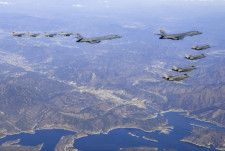 米韓空軍130機が合同訓練開始　北朝鮮をけん制