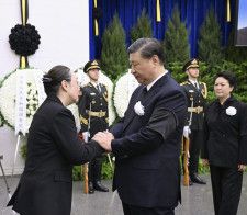 中国、李克強前首相の告別式　治安当局、追悼を監視