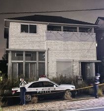 3人の遺体が見つかった住宅＝9日午後、愛知県常滑市