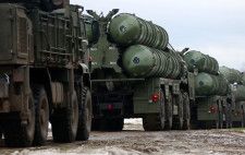 昨年2月、ベラルーシでロシアとの合同軍事演習に使用される地対空ミサイルS400（ロシア国防省提供、タス＝共同）