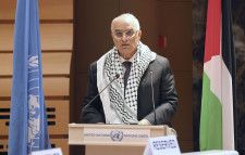 29日、スイス・ジュネーブで声明を読むパレスチナ自治政府のクライシ駐ジュネーブ国連大使（共同）
