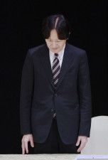 「恩賜財団済生会」の総会で、能登半島地震の犠牲者に黙とうをささげられる秋篠宮さま＝28日午後、熊本市