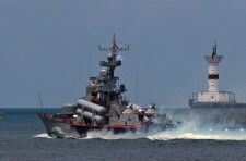 ロシア海軍のミサイル艇「イワノベツ」＝2018年7月、ウクライナ南部セバストポリ（タス＝共同）