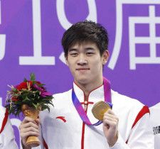 昨年9月、杭州アジア大会競泳の男子100メートル自由形で優勝した中国の潘展楽＝杭州（共同）