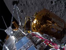 月周回軌道に入った米インテュイティブ・マシンズの月着陸船ノバC。機体搭載のカメラで撮影した（同社提供・共同）