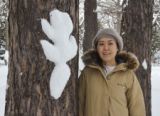 札幌・円山公園に雪のバンクシー？　木々に動物、作者は近所のデザイナー