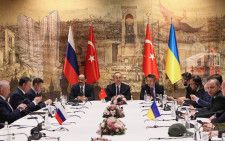 トルコ・イスタンブールで行われたロシアとウクライナの停戦交渉＝2022年3月（ゲッティ＝共同）