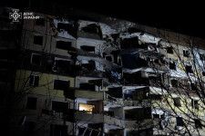 東部クリブイリフで、破壊された集合住宅＝12日（ウクライナ当局提供・ロイター＝共同）