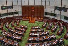 国家安全条例案を審議する香港立法会＝19日（AP＝共同）