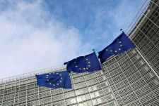 EU、米巨大IT3社を調査　自社優遇禁止違反の疑い