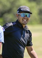 米男子ゴルフのテキサス・オープンを前に、練習場で笑顔を見せる久常涼＝TPCサンアントニオ（共同）
