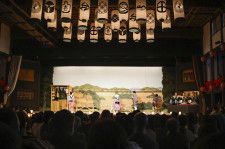 開幕した「四国こんぴら歌舞伎大芝居」＝5日午前、香川県琴平町