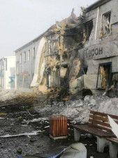 ロシア中部タタルスタン共和国でウクライナの無人機攻撃で損傷した建物。写真は2日に公開された（Ostorozhno　Novosti提供・ロイター＝共同）
