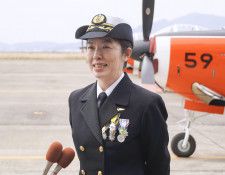 海自初、女性の航空隊司令　山口の航空基地で着任式