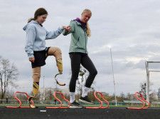 両足失った少女、5キロ挑戦　ボストン・マラソン大会出場へ