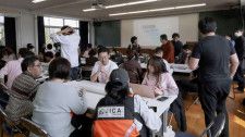 復旧・復興計画について議論する住民ら＝6日午後、石川県珠洲市