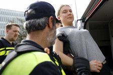 グレタさん、オランダで拘束　抗議活動で道路封鎖狙う