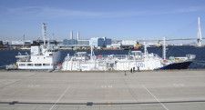 2月、報道陣に公開された、液化した二酸化炭素（CO2）を運ぶ専用船＝横浜市