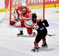 アイスホッケー女子、準々決勝へ　世界選手権、デンマーク破る