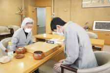 囲碁、杉内寿子が最年長対局　97歳1カ月、夫の記録更新