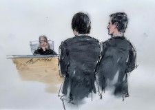 12日、米ロサンゼルスの連邦地裁に出廷した水原一平容疑者（手前左）を描いた法廷スケッチ（Bill　Robles氏提供、AP＝共同）